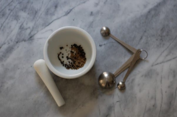 小茴香黑胡椒小扁豆甜椒汤。不华丽,但美味。从花到茎|因为美味www.andrewtoms.com