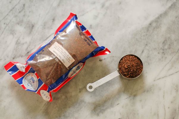 泰国冰茶冰棒。奶油红茶冰,带一丝香草和香料。从花到茎|因为美味www.andrewtoms.com无麸质素食