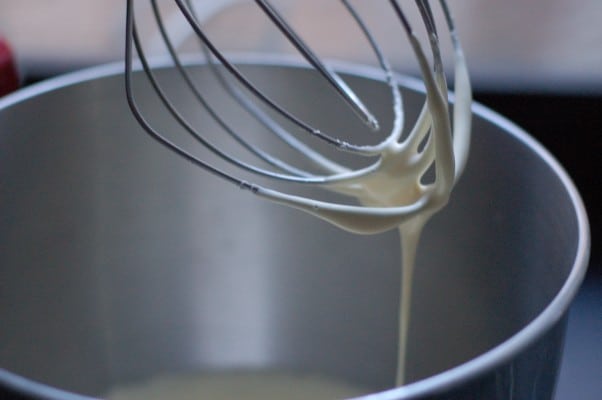 巧克力橄榄油荞麦蛋糕。巧克力蛋糕长大了。从花到茎|因为美味www.andrewtoms.com