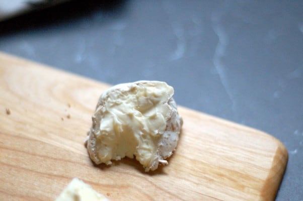 三倍奶油，切达，和鼠尾草黄油烤奶酪。几乎是史上最棒的烤奶酪。从花到茎|因为美味www.andrewtoms.com