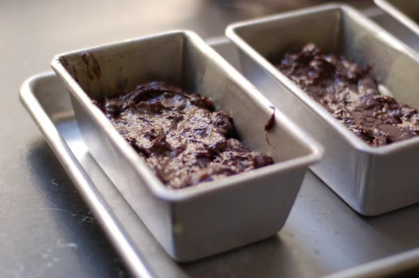 双层巧克力香蕉面包。本身就说明了这一点。从花到茎|因为美味www.andrewtoms.com