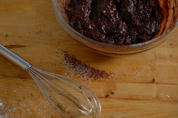 双层巧克力香蕉面包。本身就说明了这一点。从花到茎|因为美味www.andrewtoms.com