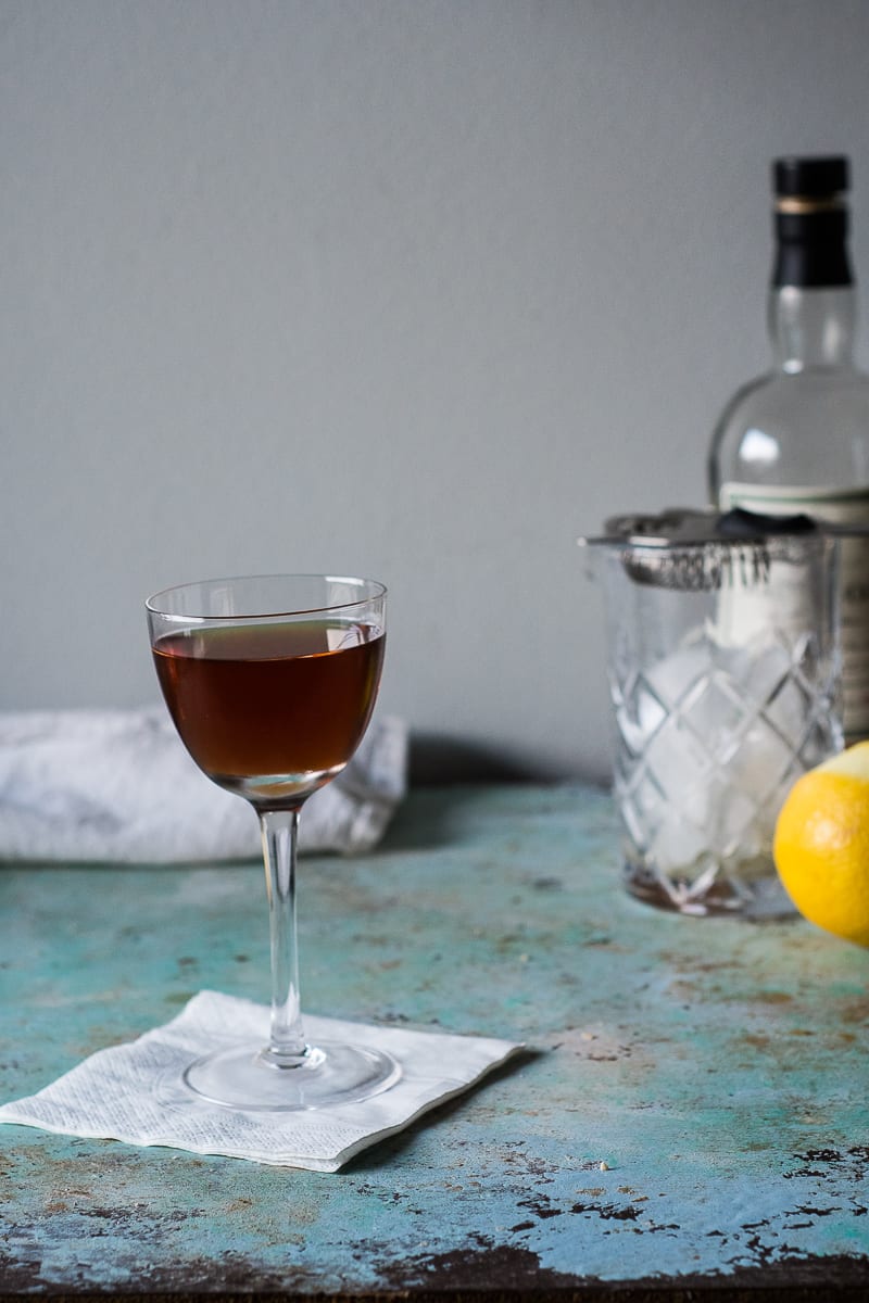 冰镇杯马丁内斯鸡尾酒，立面图