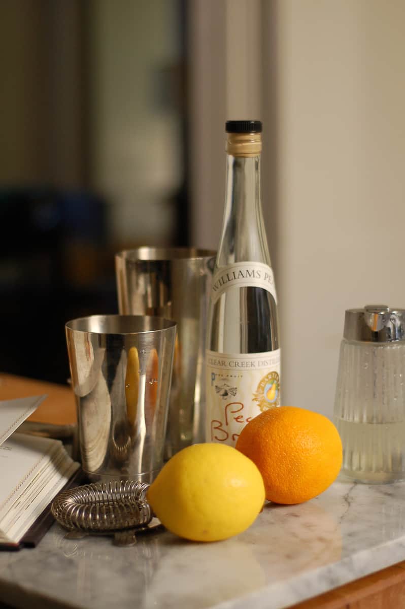 鸡尾酒瓶，橙色，柠檬和梨白兰地