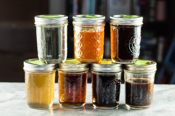 如何制作简单的糖浆（和7个更具变化）#cocktailbasics从开花到stew |因为可口www.andrewtoms.com.