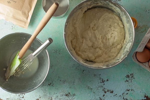 战前大米华夫饼干。Big Jones食谱里的南方无谷蛋白华夫饼。从花到茎|因为美味| www.andrewtoms.com