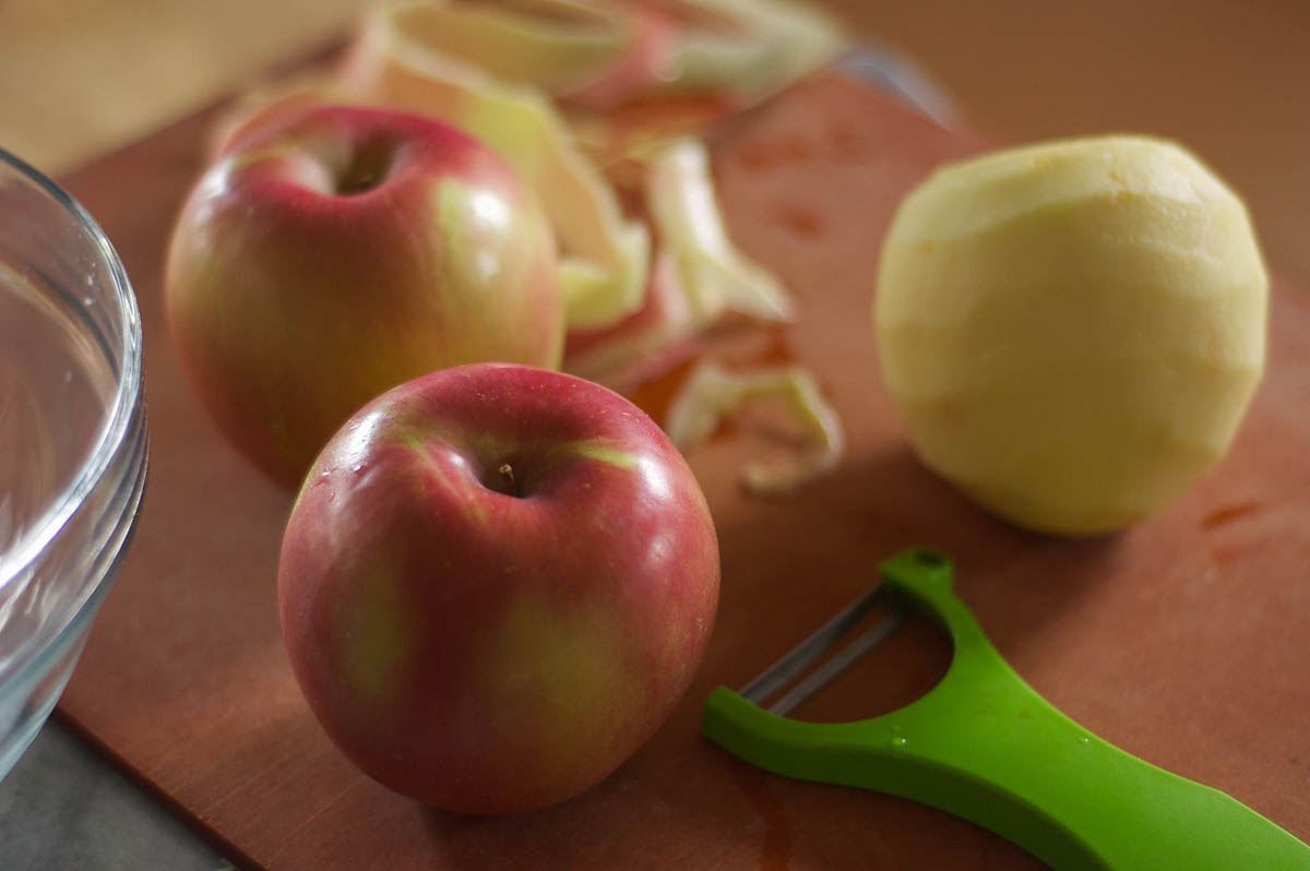 棕色黄油苹果棒。这些肉桂甜饼可能是你最喜欢的苹果甜点。从开花到干| www.andrewtoms.com