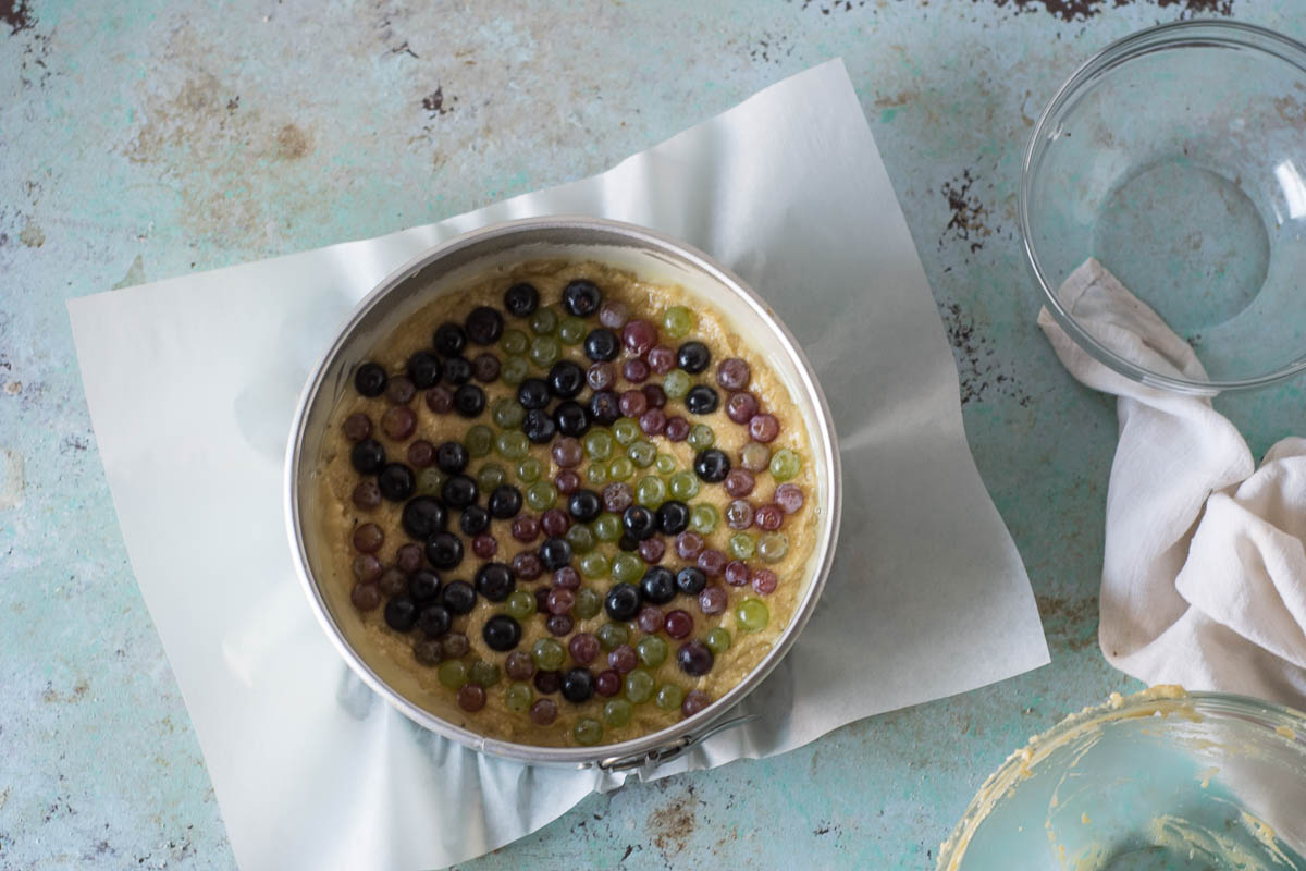 葡萄橄榄油蛋糕。从花到茎|因为美味| www.andrewtoms.com