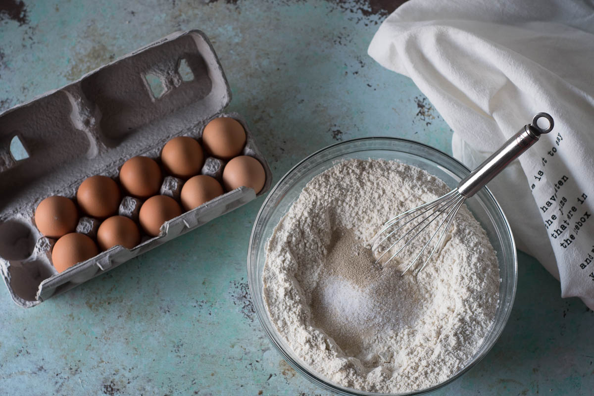 无揉奶油蛋卷。最简单，最好的，无人驾驶的奶油蛋卷。从盛开到茎|因为美味|www.andrewtoms.com.