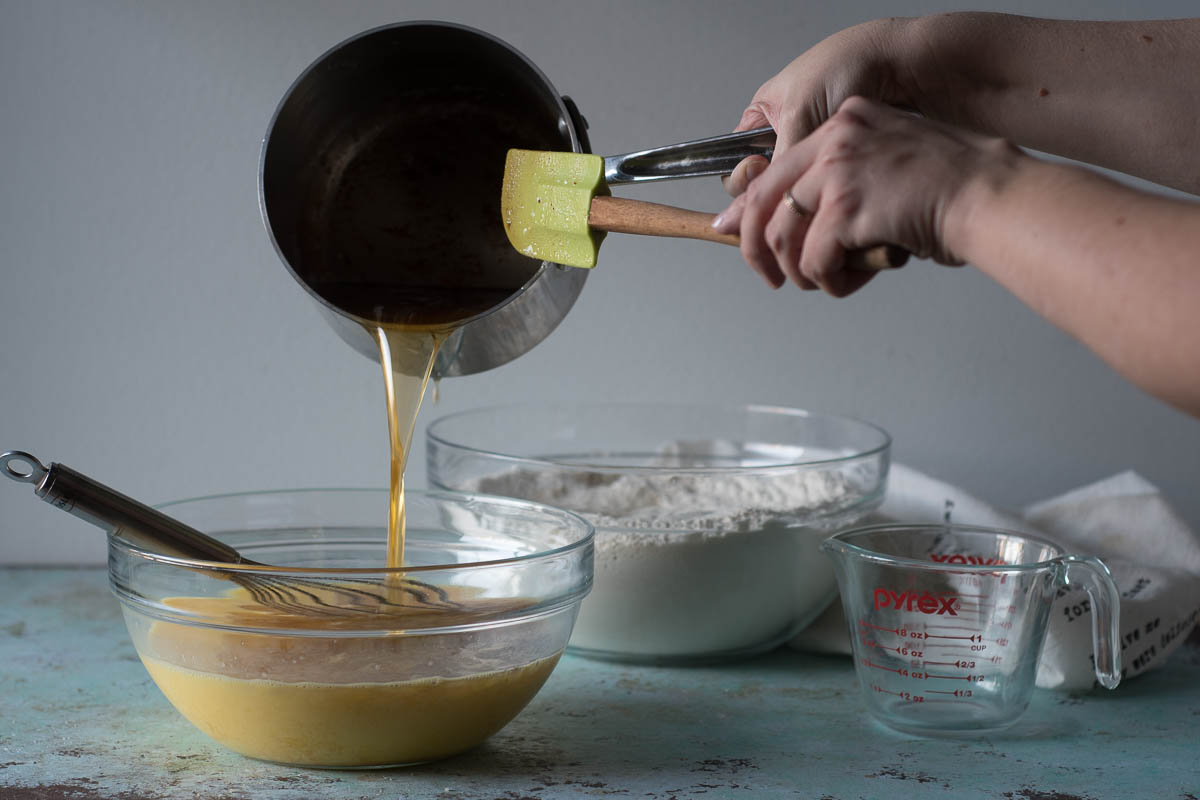 无揉奶油蛋卷。最简单，最好的，无人驾驶的奶油蛋卷。从盛开到茎|因为美味|www.andrewtoms.com.