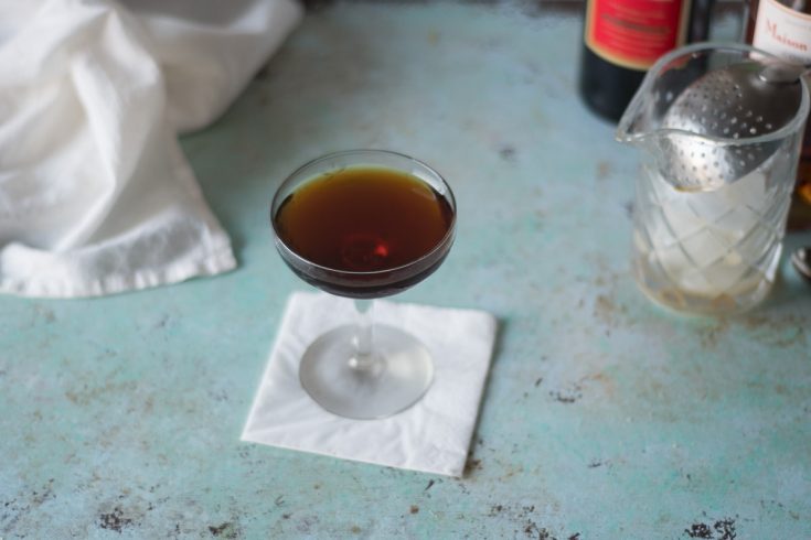Popinjay，一种由Cynar, Cognac和Punt e Mes组成的鸡尾酒。从开花到干| www.andrewtoms.com