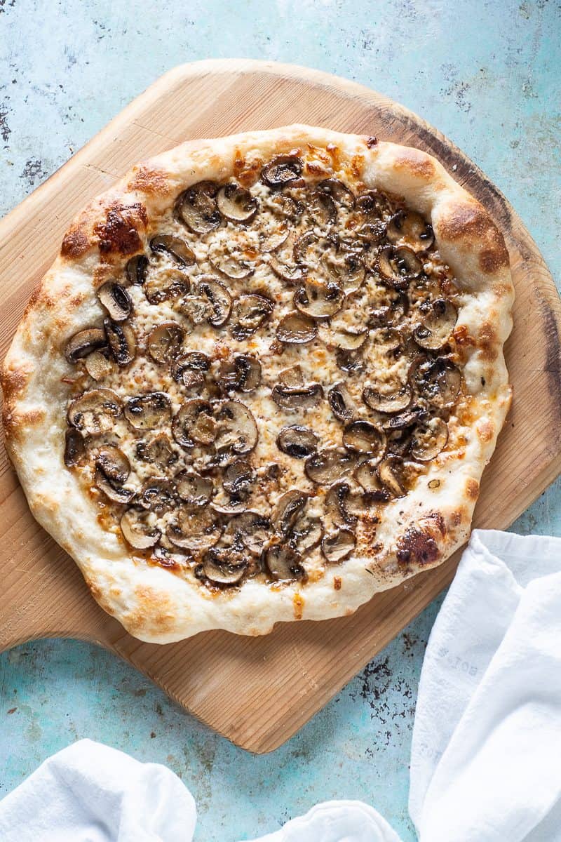 烤蘑菇披萨